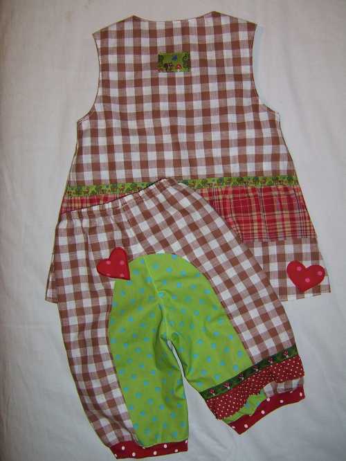 Karo-Greetje mit Hose...