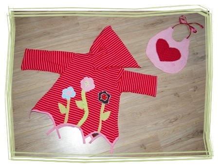 Babyhanneljacke und Quitschltzchen