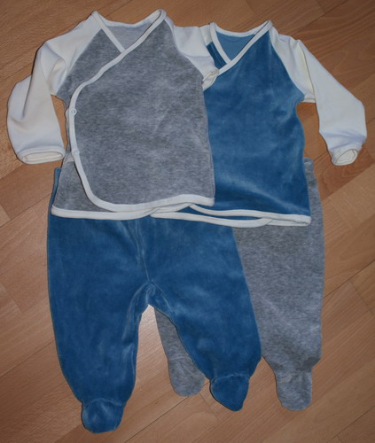 Wickeljacken und Hosen aus Nicki fuer Zwillinge