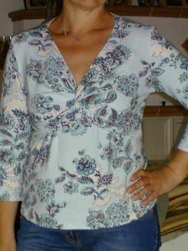 Knoten-Shirt