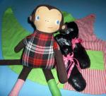 Pippis Schuhe, Schrze, Affe