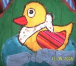 Ente "Schnatterinchen" schwimmt auf dem See.