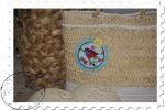 eine Basttasche