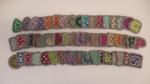 viele, viele bunte anstecker